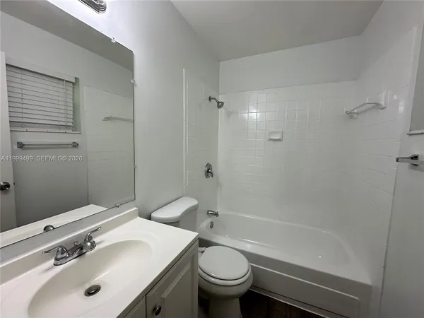$1,695 | 2500 Johnson Street, Unit 17, Hollywood, FL 33020