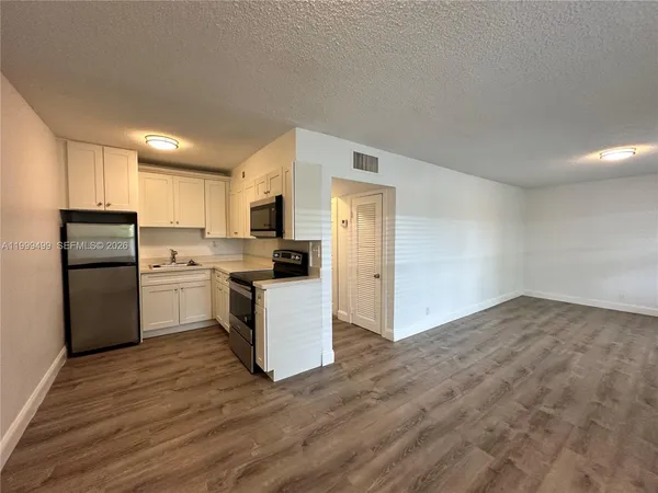 $1,695 | 2500 Johnson Street, Unit 17, Hollywood, FL 33020
