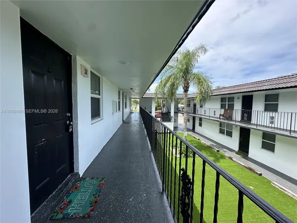 $1,695 | 2500 Johnson Street, Unit 17, Hollywood, FL 33020