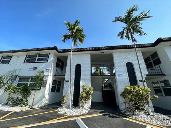 $1,695 | 2500 Johnson Street, Unit 17, Hollywood, FL 33020