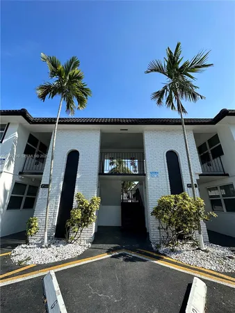 $1,695 | 2500 Johnson Street, Unit 17, Hollywood, FL 33020