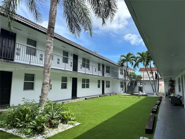 $1,695 | 2500 Johnson Street, Unit 17, Hollywood, FL 33020