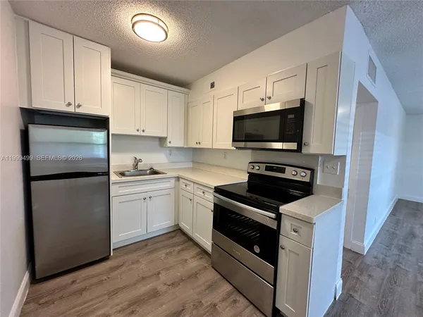 $1,695 | 2500 Johnson Street, Unit 17, Hollywood, FL 33020