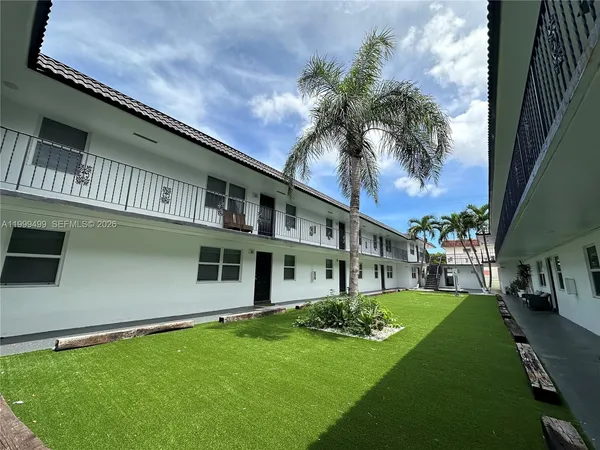 $1,695 | 2500 Johnson Street, Unit 17, Hollywood, FL 33020