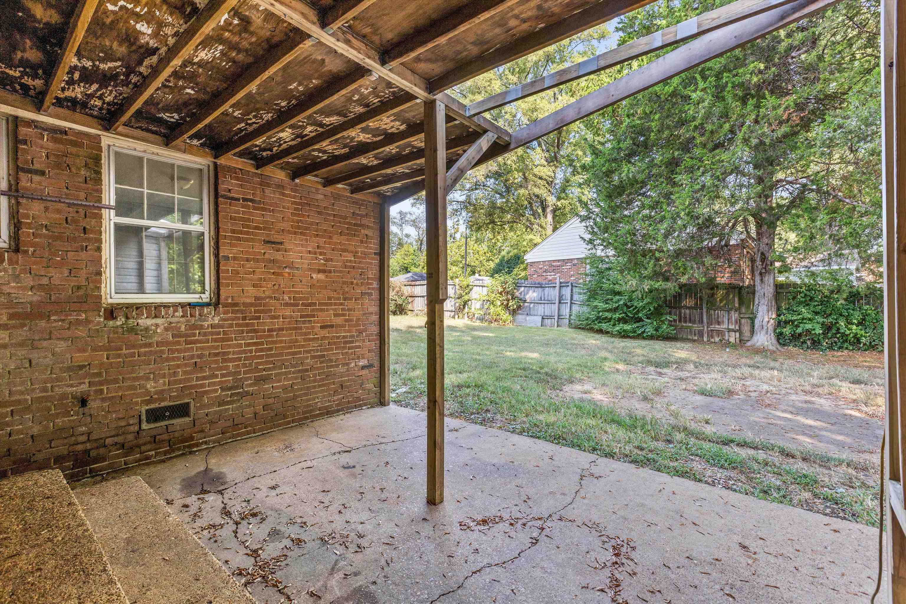3580 Rhodes Avenue Memphis, TN 38111 - Photo 23 of 26 a view of a porch with a backyard