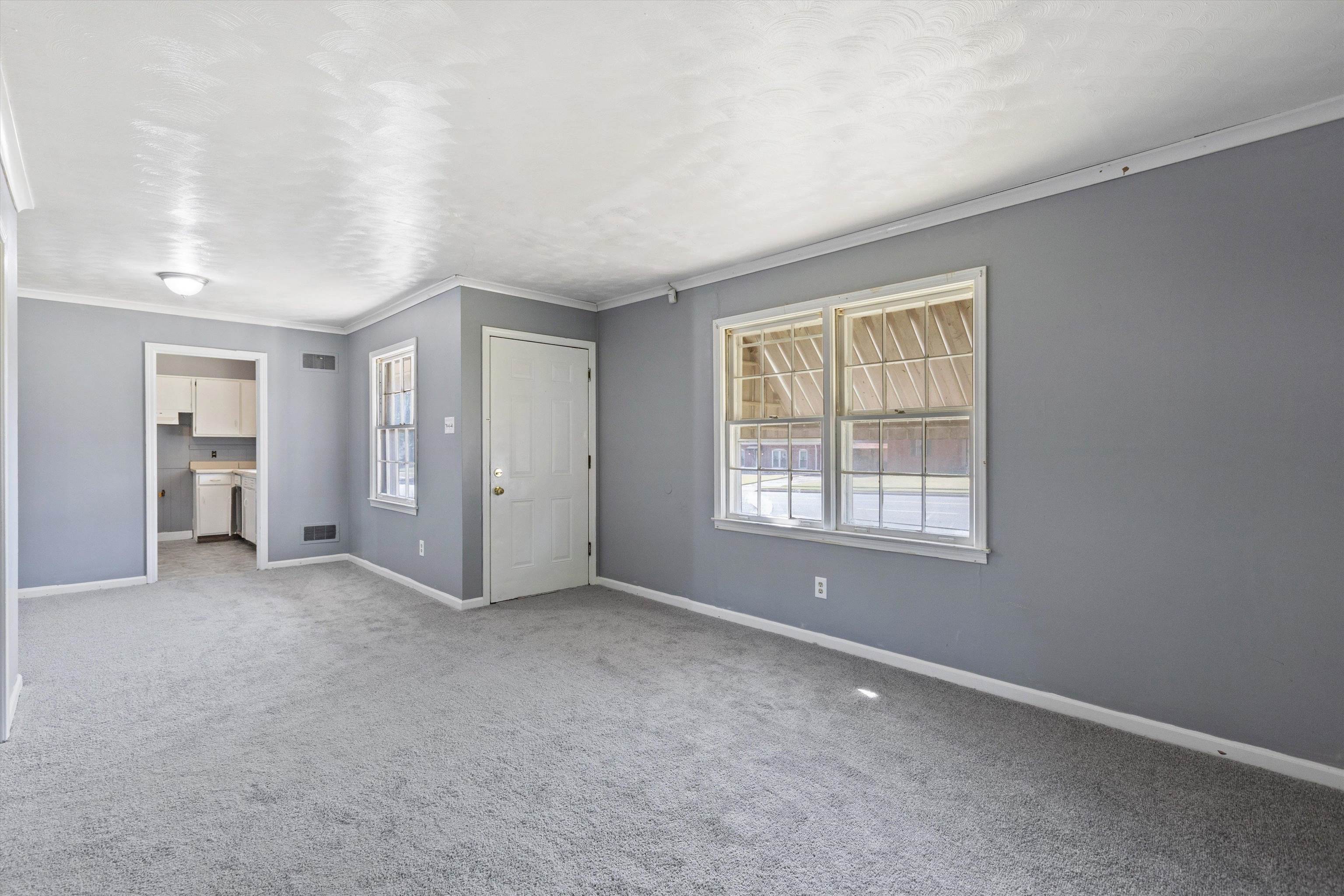 3580 Rhodes Avenue Memphis, TN 38111 - Photo 5 of 26 an empty room with windows and closet