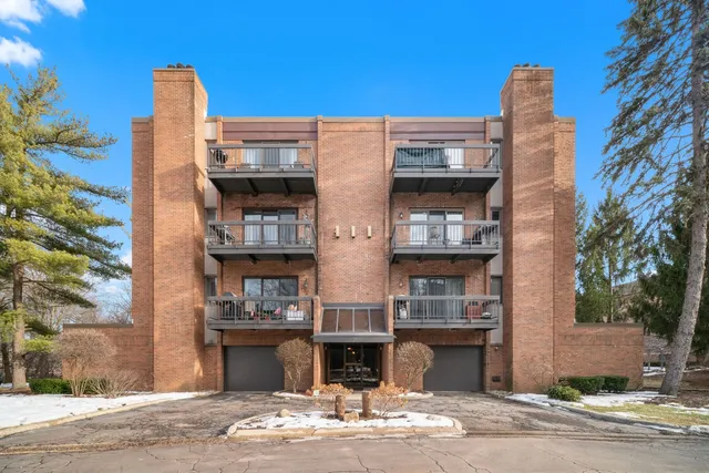 $430,000 | 10 Trafalgar Square, Unit 403, Lincolnshire, IL 60069