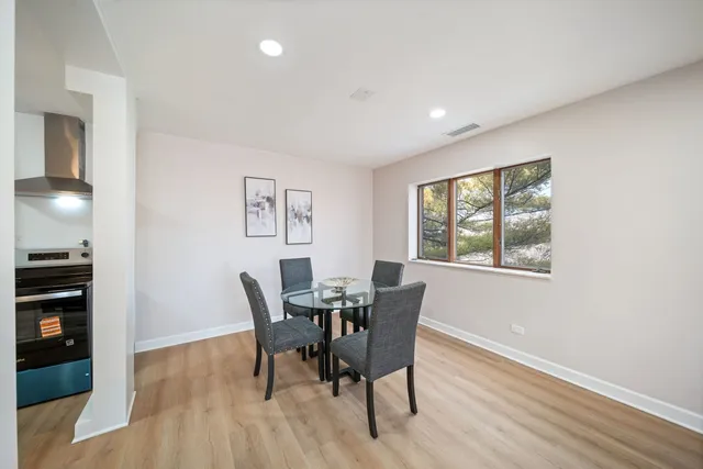 $430,000 | 10 Trafalgar Square, Unit 403, Lincolnshire, IL 60069