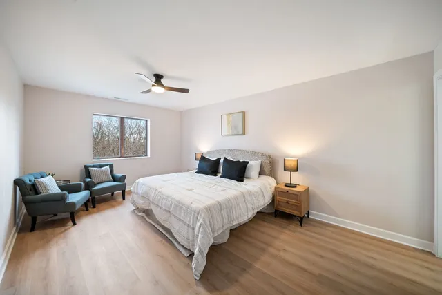 $430,000 | 10 Trafalgar Square, Unit 403, Lincolnshire, IL 60069