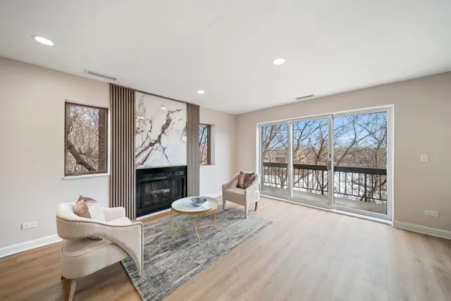 $430,000 | 10 Trafalgar Square, Unit 403, Lincolnshire, IL 60069