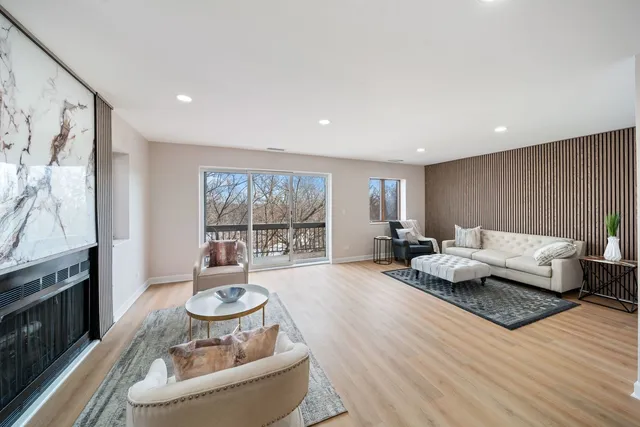 $430,000 | 10 Trafalgar Square, Unit 403, Lincolnshire, IL 60069