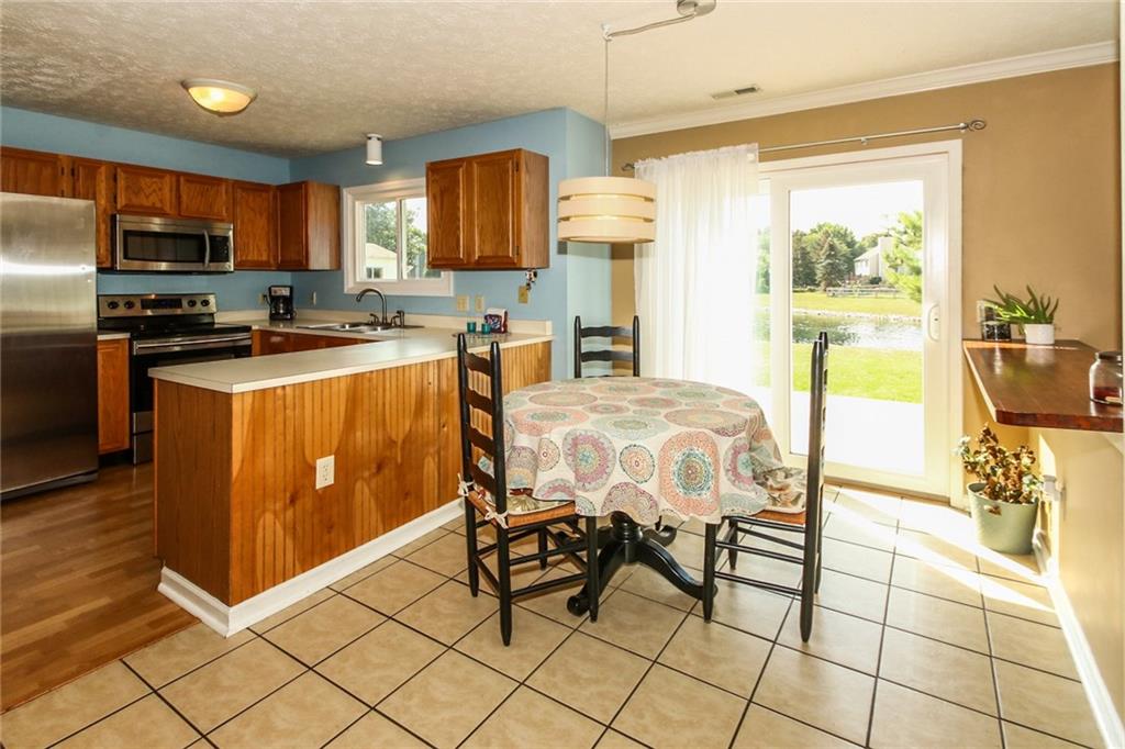 7725 Hidden Ridge Fishers, IN 46038 - Photo 7 of 24 Gallery Image 7