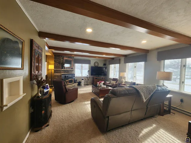$359,000 | 7 Lakeshore Drive, Emporia, KS 66801