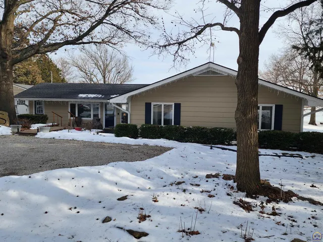 $359,000 | 7 Lakeshore Drive, Emporia, KS 66801