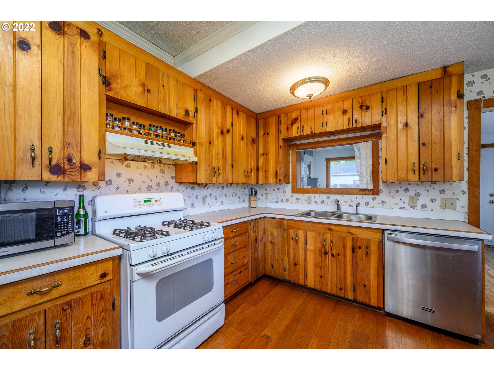 1029 Southeast Elm Street Dundee, OR 97115 - Photo 4 of 31