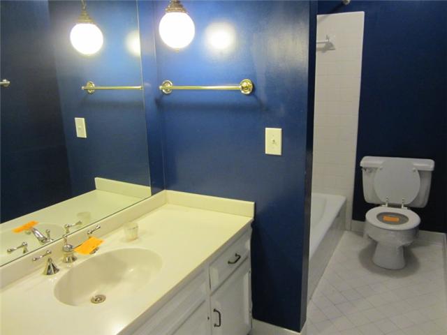 945 General George Patton Road, Unit 945 Nashville, TN 37221 - Photo 8 of 11 Nice big bath upstairs |