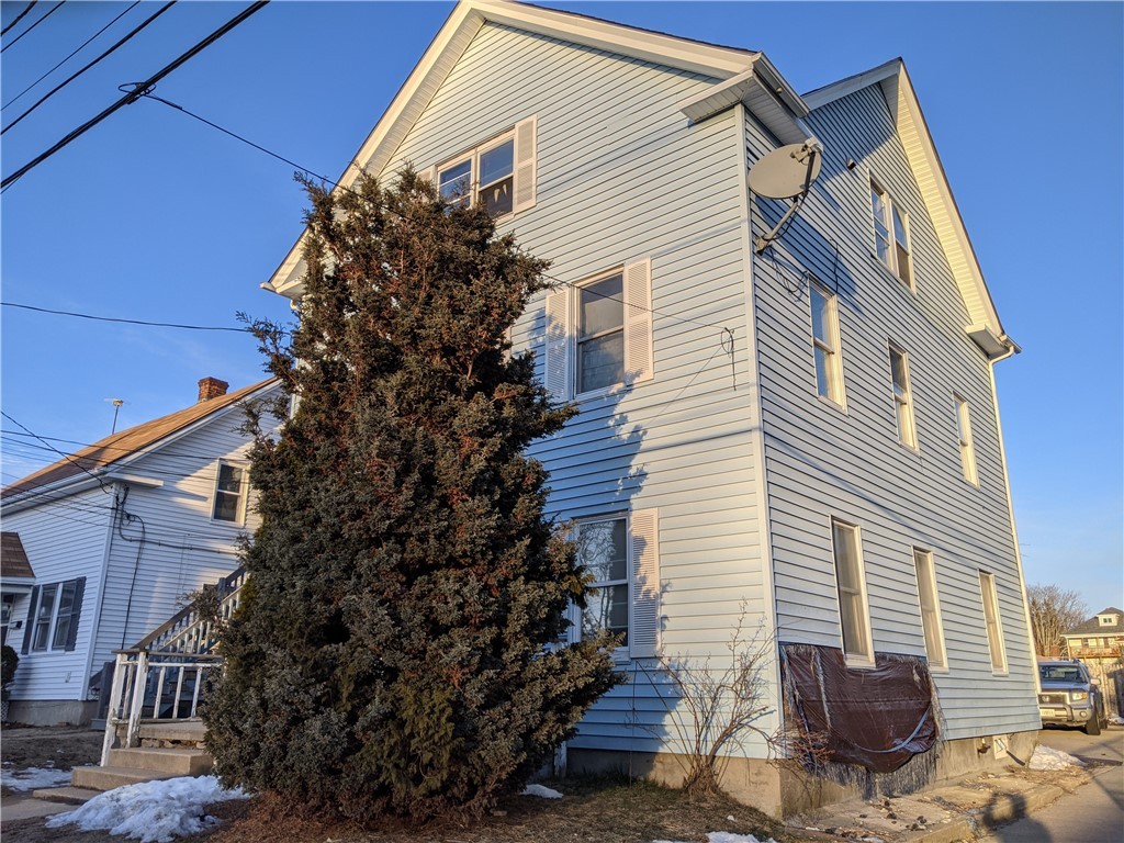 87 Pond Street West Warwick, RI 02893 - Photo 3 of 32