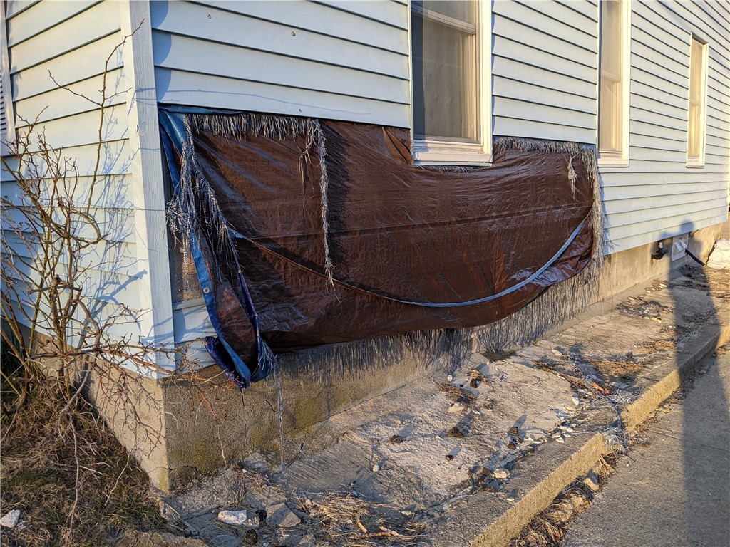 87 Pond Street West Warwick, RI 02893 - Photo 4 of 32