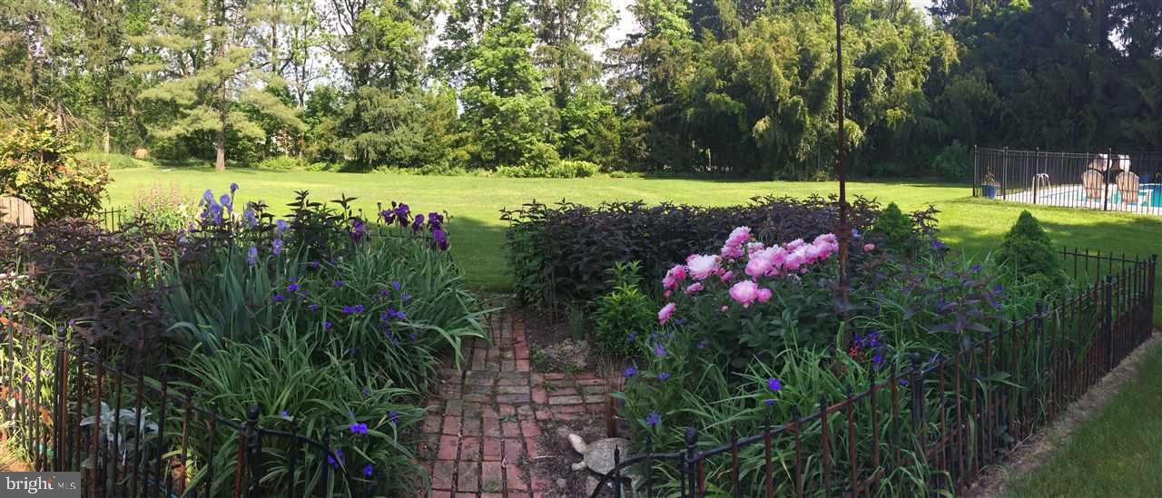 438 Locust Grove Road York, PA 17402 - Photo 27 of 36 Gallery Image 27