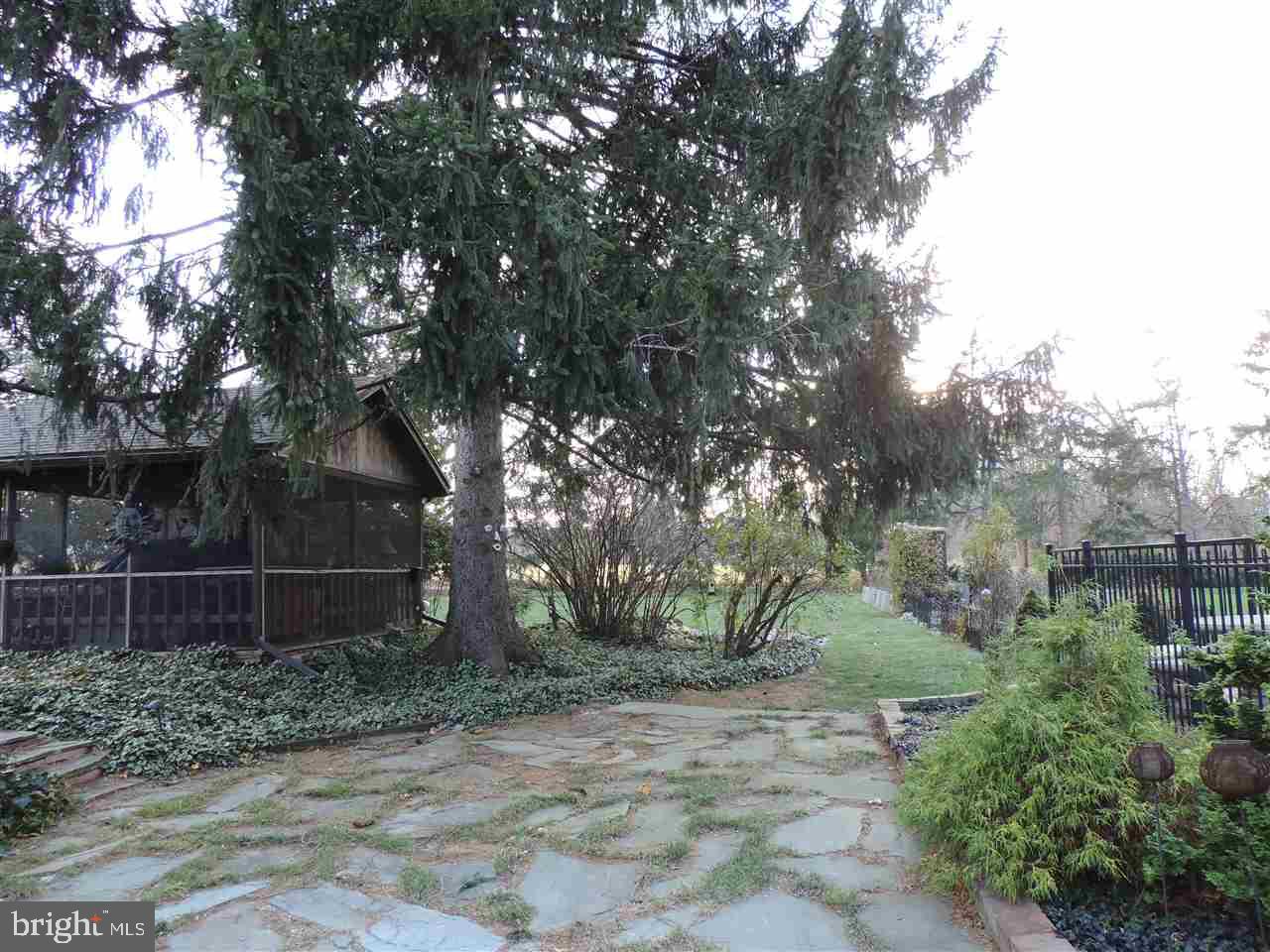 438 Locust Grove Road York, PA 17402 - Photo 33 of 36 Gallery Image 33
