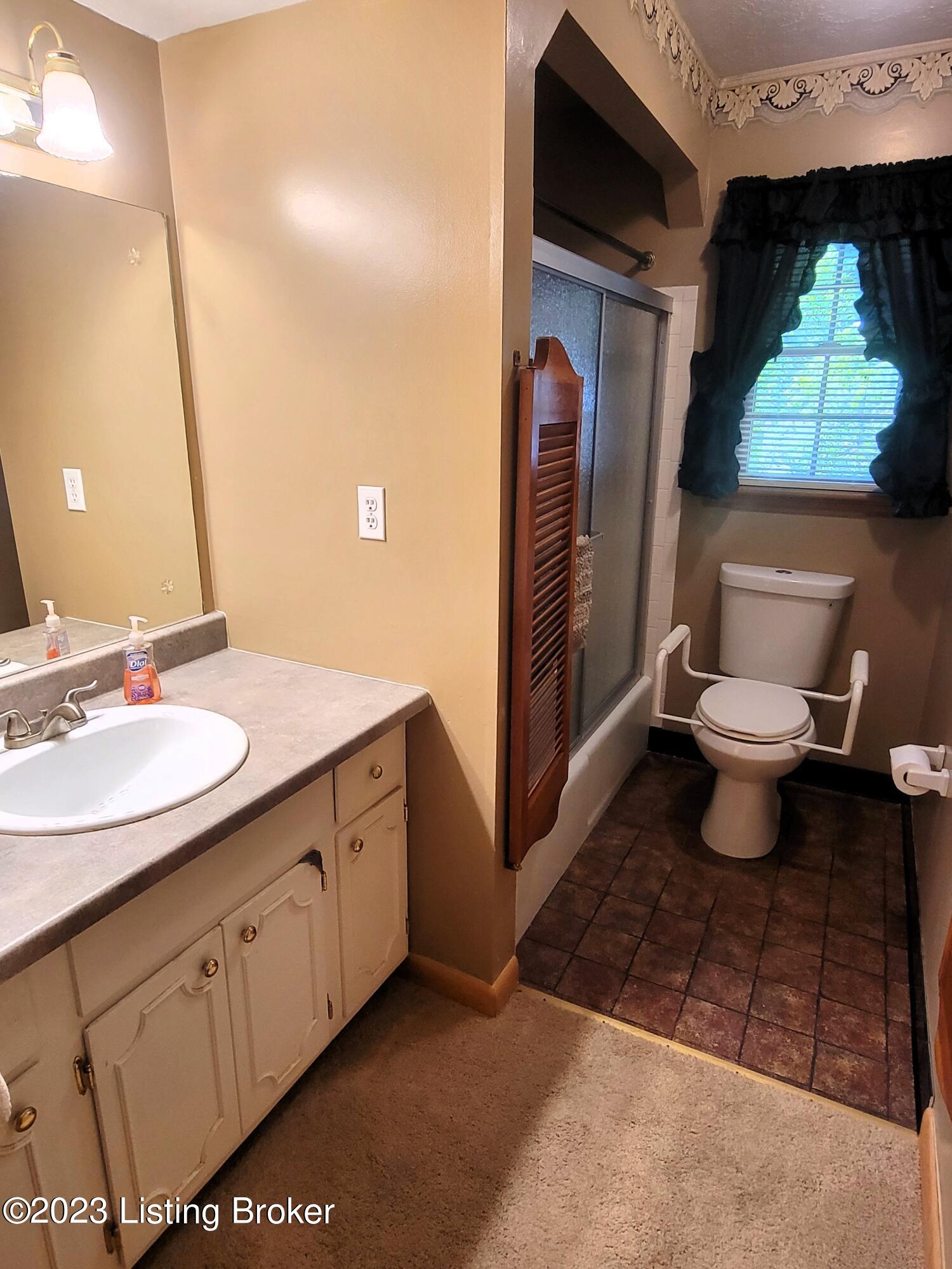 3508 Dorset Road Louisville, KY 40214 - Photo 37 of 51 Full Bath