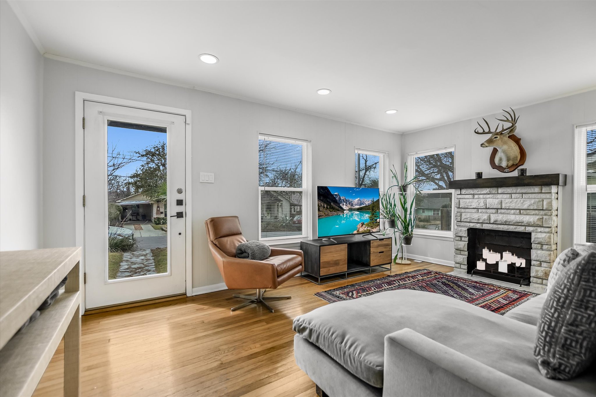 604 East 46th Street Austin, TX 78751 - Photo 5 of 16 a living room with furniture and a fireplace