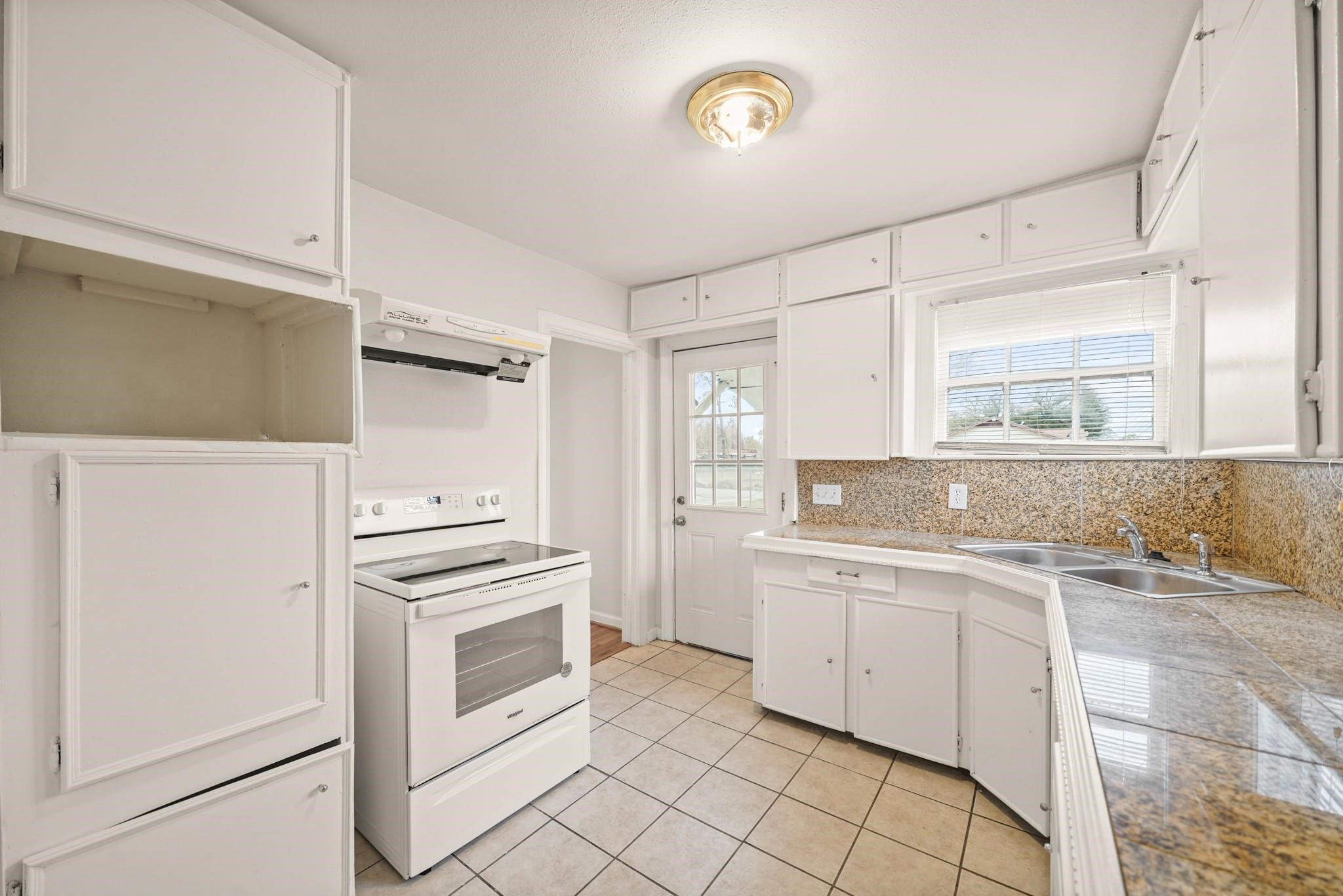 7502 Ley Road Houston, TX 77028 - Photo 10 of 24