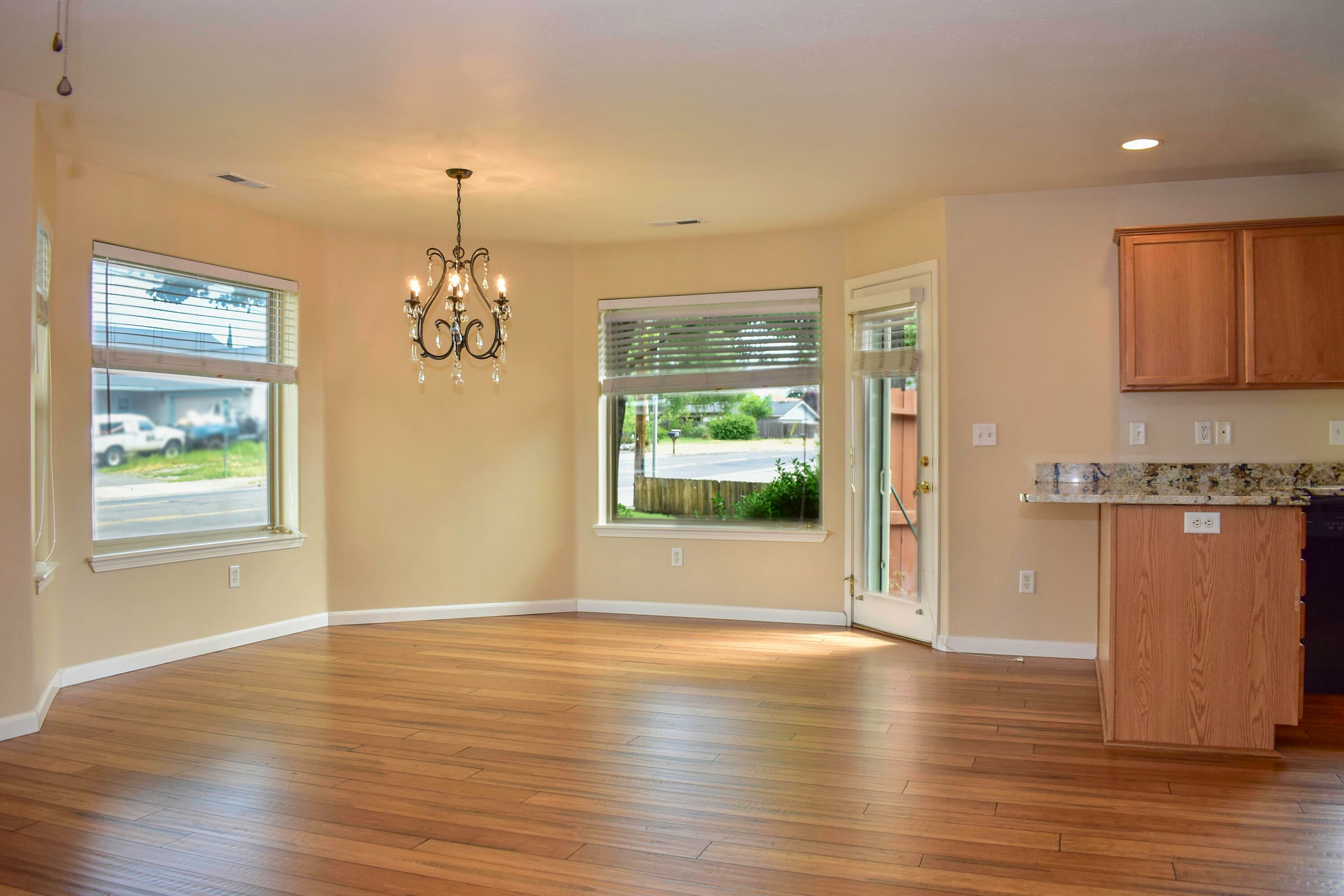 3015 Merriman Road, Unit 2 Medford, OR 97501 - Photo 9 of 19 DSC_0336