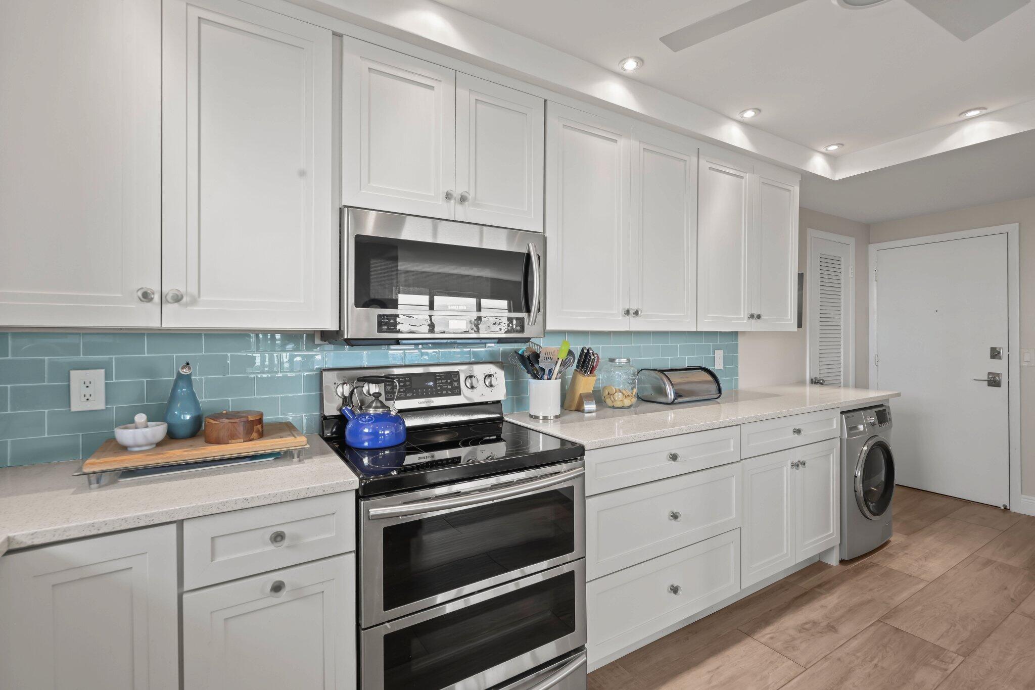 50 E Road, Unit 12J Delray Beach, FL 33483 - Photo 18 of 43 Updated Kitchen