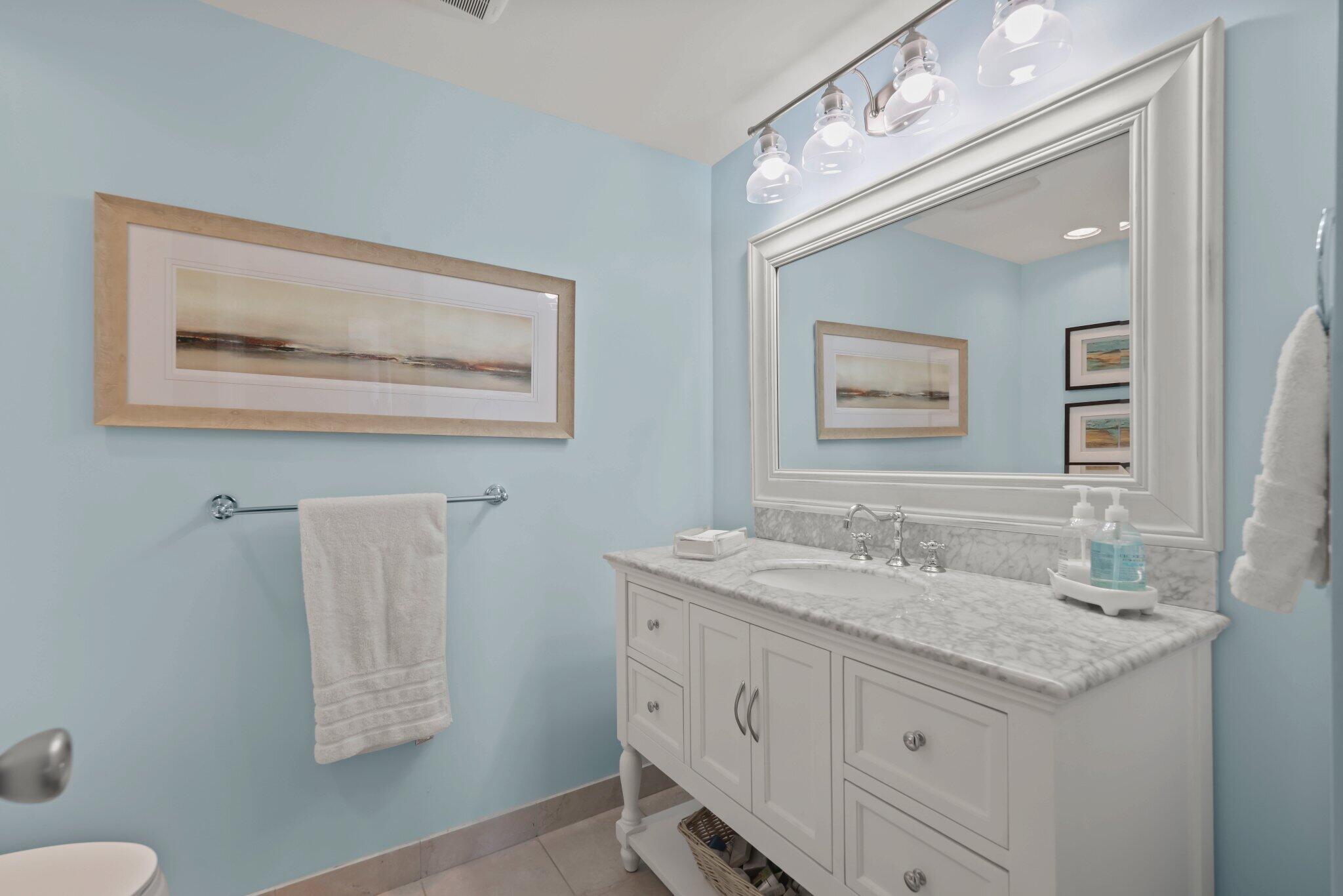 50 E Road, Unit 12J Delray Beach, FL 33483 - Photo 28 of 43 Guest Bathroom