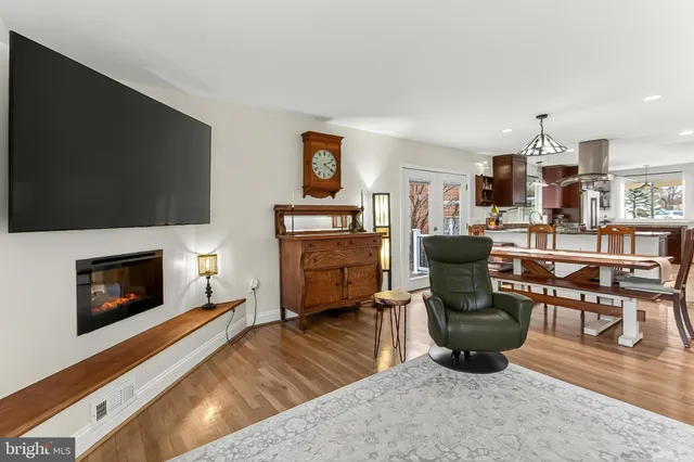 $875,000 | 10016 Raeburn Court, Fairfax, VA 22032