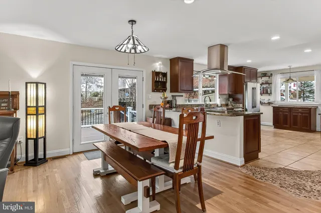 $875,000 | 10016 Raeburn Court, Fairfax, VA 22032