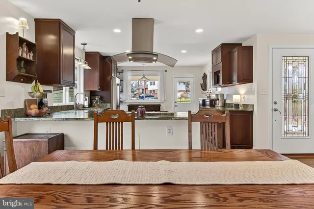 $875,000 | 10016 Raeburn Court, Fairfax, VA 22032