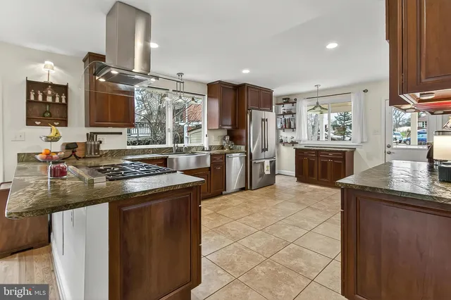 $875,000 | 10016 Raeburn Court, Fairfax, VA 22032