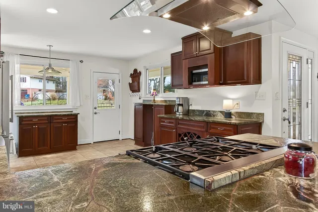 $875,000 | 10016 Raeburn Court, Fairfax, VA 22032