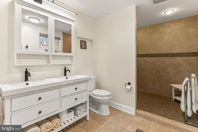 $875,000 | 10016 Raeburn Court, Fairfax, VA 22032