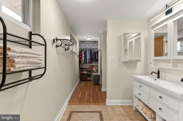 $875,000 | 10016 Raeburn Court, Fairfax, VA 22032