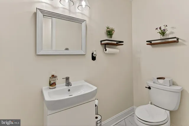 $875,000 | 10016 Raeburn Court, Fairfax, VA 22032