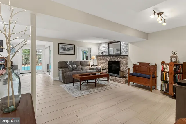 $875,000 | 10016 Raeburn Court, Fairfax, VA 22032