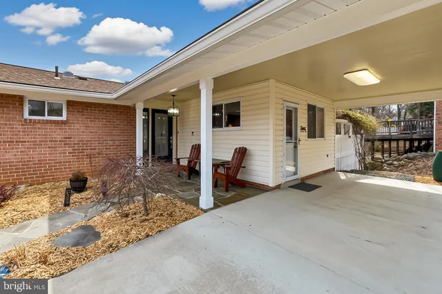 $875,000 | 10016 Raeburn Court, Fairfax, VA 22032