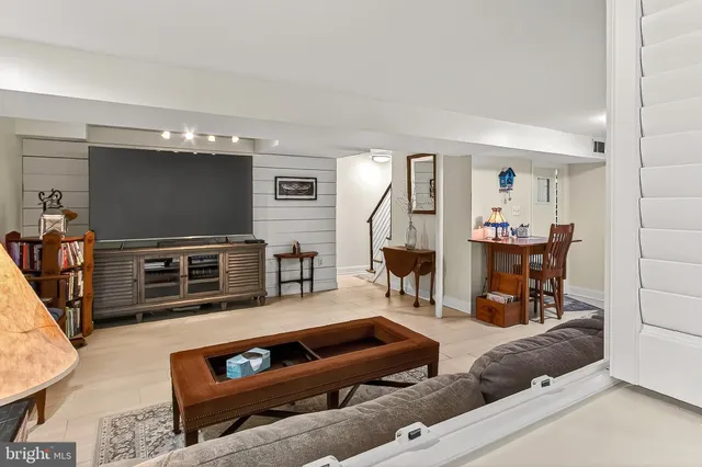 $875,000 | 10016 Raeburn Court, Fairfax, VA 22032