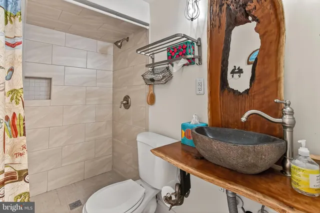 $875,000 | 10016 Raeburn Court, Fairfax, VA 22032