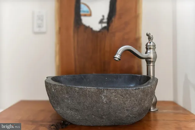 $875,000 | 10016 Raeburn Court, Fairfax, VA 22032