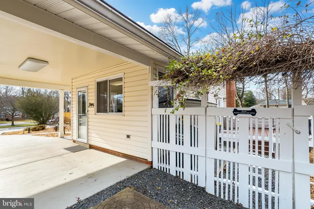 $875,000 | 10016 Raeburn Court, Fairfax, VA 22032