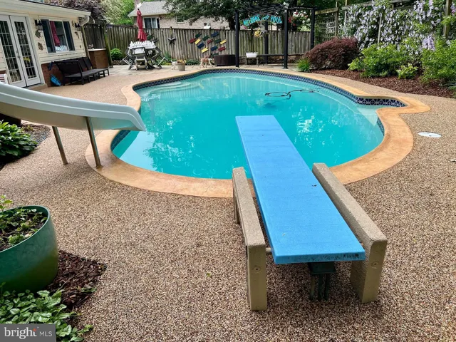 $875,000 | 10016 Raeburn Court, Fairfax, VA 22032