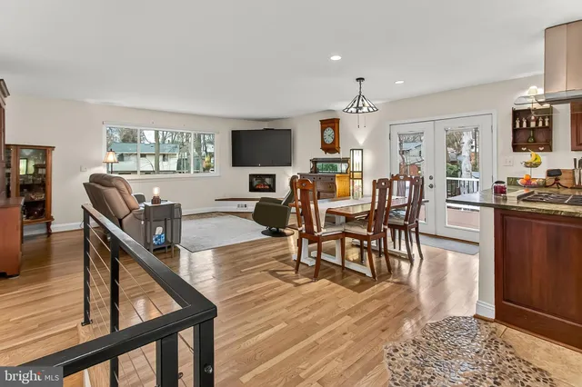 $875,000 | 10016 Raeburn Court, Fairfax, VA 22032