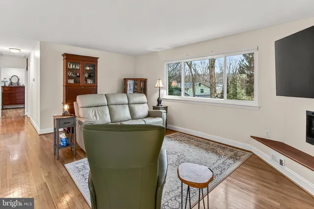 $875,000 | 10016 Raeburn Court, Fairfax, VA 22032