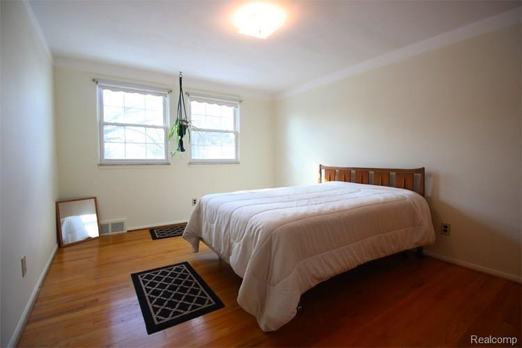 18511 Davidson Road Fraser, MI 48026 - Photo 13 of 19 UBed2.jpg