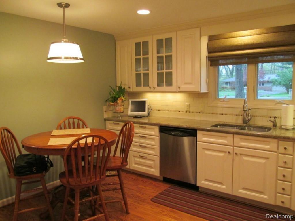 485 Orchardale Drive Rochester, MI 48309 - Photo 16 of 25 orch - new kitch2.jpg