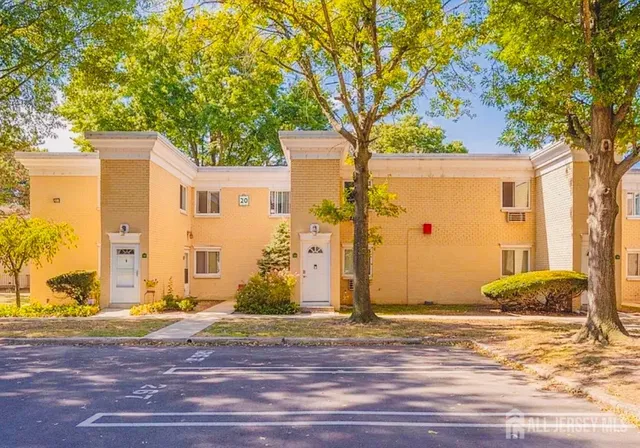 $2,250 | 20 Lake Avenue, Unit 2B, East Brunswick, NJ 08816